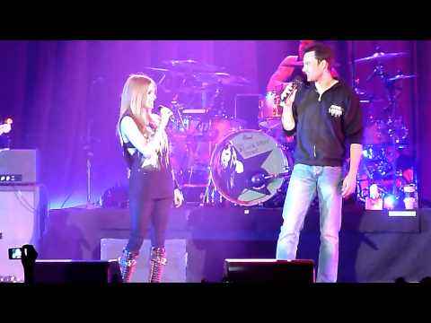 avril zpívá s fnoušky